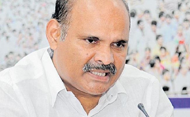 TDP leaders revolt against minister Parthasarathy