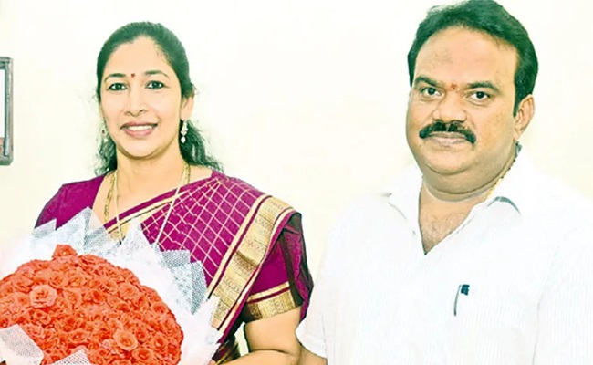 Eluru Mayor quits YSRCP, joins TDP