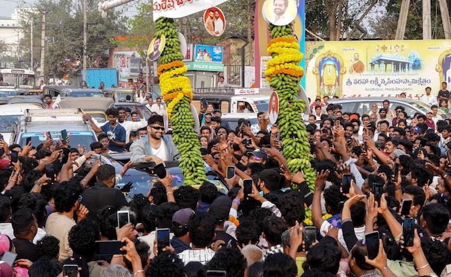 Ram Pothineni Gets Royal Welcome In Rajahmundry