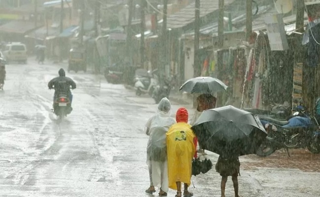 One killed as heavy rain lashes Hyderabad