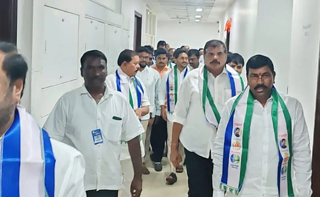 YSRCP MLAs boycott assembly for LOP status again!