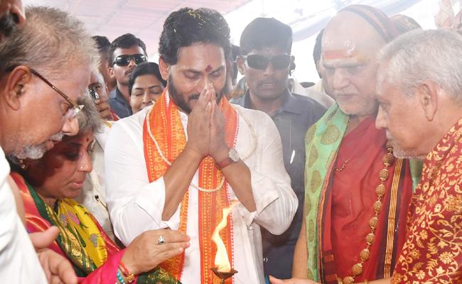 Jagan participates in Maha Yagam for AP's progress