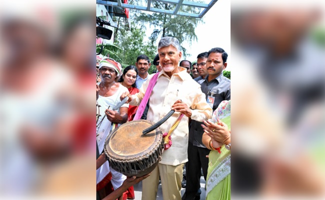 Pathetic to see 'dolis' in the age of AI, says Naidu