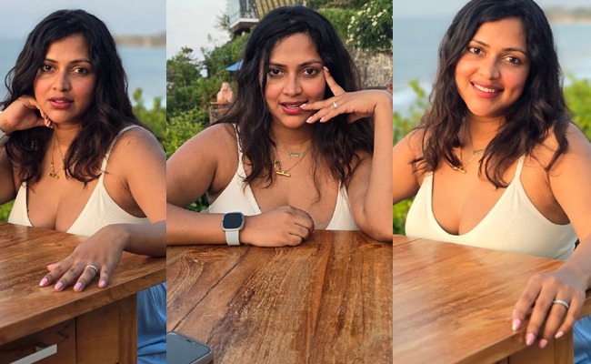 Pics: Cozy Amala In Chubby Look