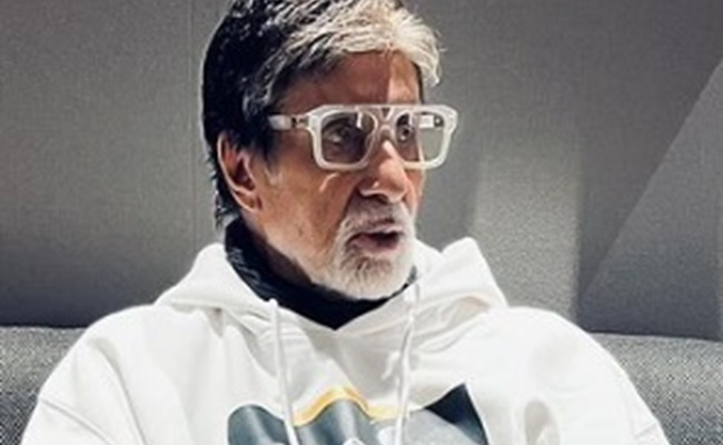 What is Amitabh Bachchan doing at 3.30 am