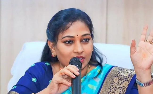 Anitha Responds After Ally Pawan Calls Her 'Incompetent'