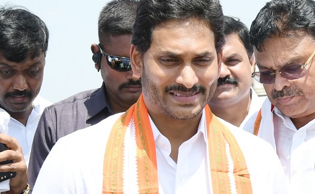 Jagan decides to ignore rebellious leaders?