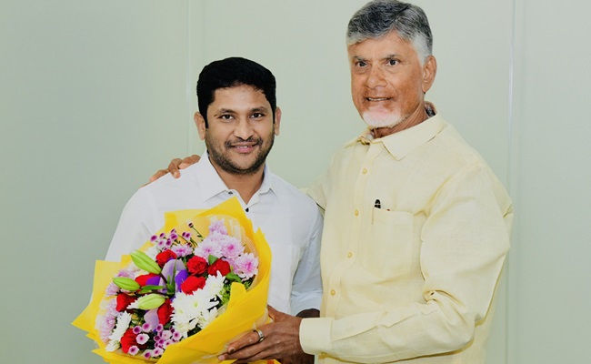 Naidu Sir should become CM again, says GV Reddy!