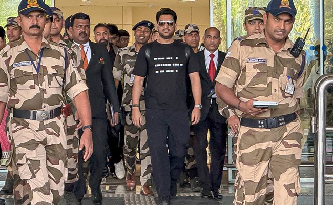 MS Dhoni's T-Shirt Sparks IPL Retirement Rumors