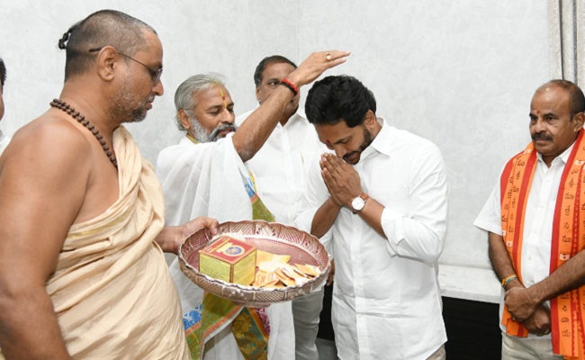 Jagan gets invite for six-day maha yagnam