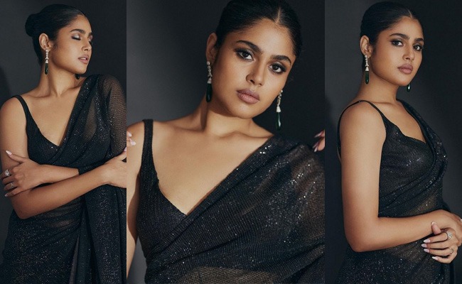 Pics: India's Tallest Actress In Black Saree