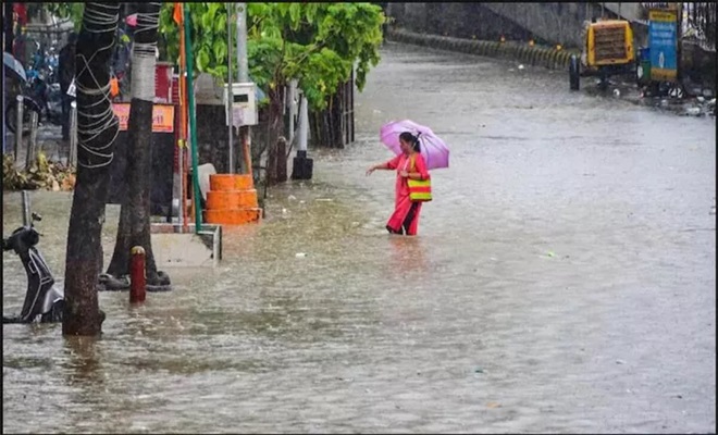 Godavari in spate, heavy rain hits normal life in AP