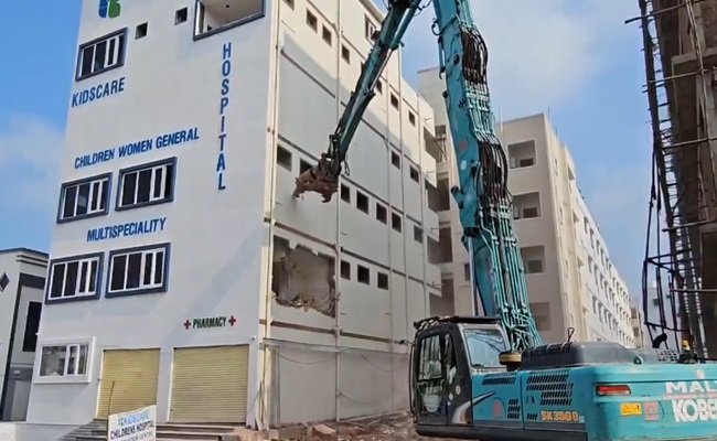 HYDRAA Demolishes Illegal Constructions in Kukatpally