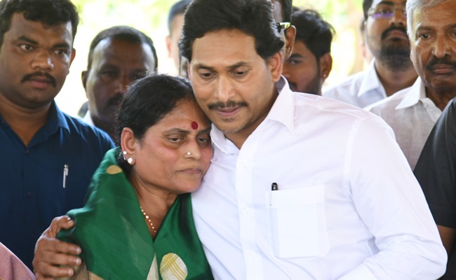 Jagan counters mother again, seeks stay on share transfer