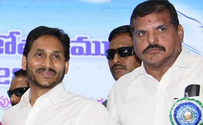 Botsa statement on capital pushes Jagan to corner!