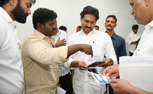 Jagan to take up cadre harassment to national level