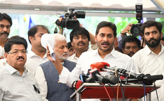 Why Congress Was Absent in Jagan's Dharna?