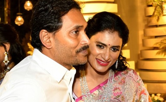 Jagan Couple Blessed Sharmila's Son and His Bride