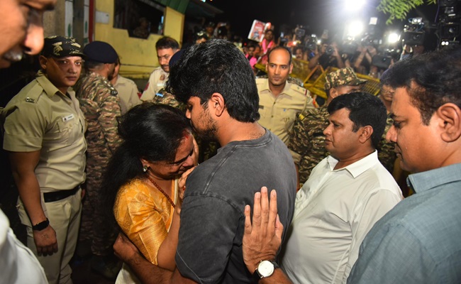 Kavitha Leaves Jail, Tearful Reunion