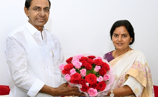 Santhi Kumari new Chief Secretary of Telangana