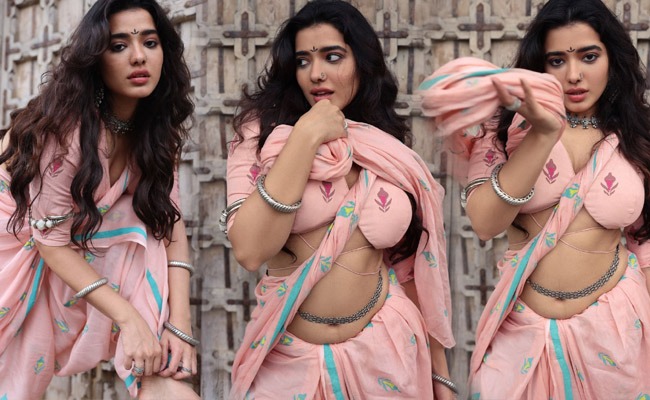 pHOTo Gallery: Ketika's Boldest Saree Clad