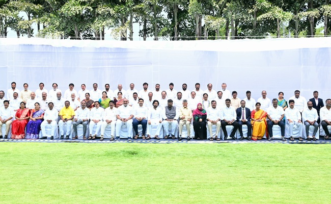 YSRCP MLAs boycott photo session, sports, but MLCs attend!