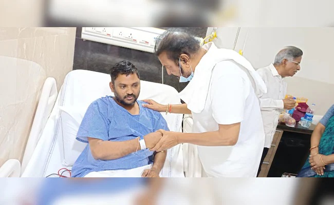 Mohan Babu Visits Journalist, Personally Apologizes