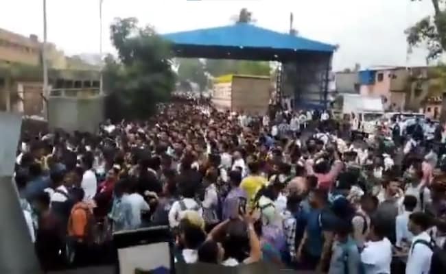 Stampede: Over 25,000 show up for walk-in interviews near Mumbai airport