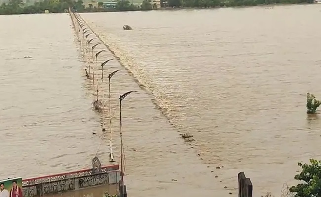 Fresh flood alert in Telangana as Munneru River crosses danger mark