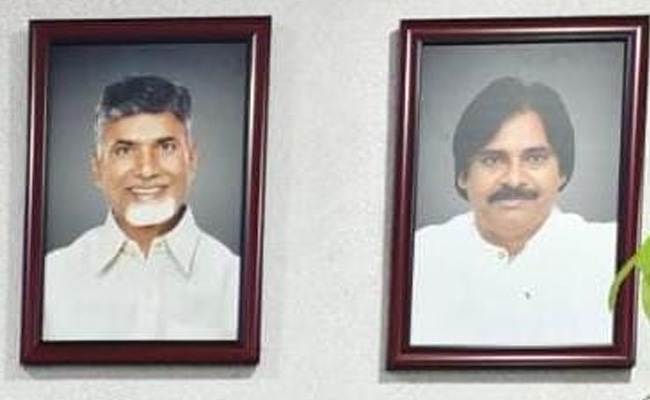 Fact Check: Joint Photo of CBN and Pawan