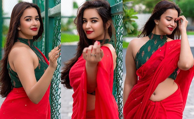 Pics: Rangasthalam Lady's Navel Show In Red