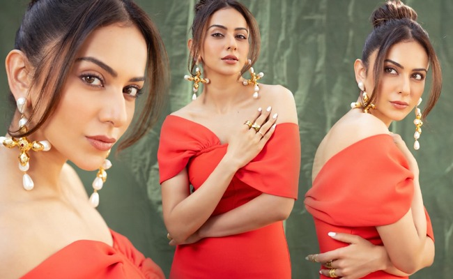 pHOTos: Rakul Stuns In Striking Red Ensemble