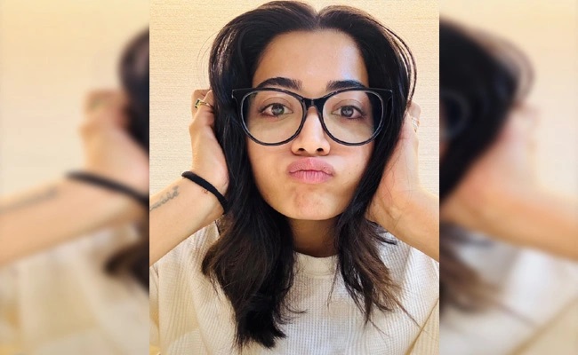 Rashmika gorges on 'laddoos' during 'accidental break'