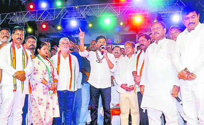 Revanth steps up efforts to lure leaders from BRS