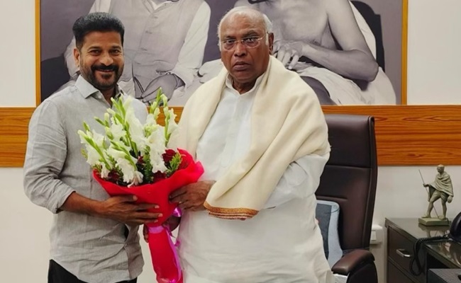 Kharge Gives Shock To Revanth Reddy