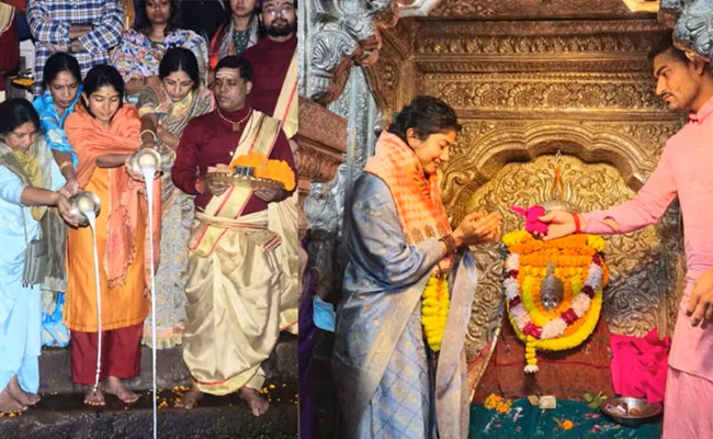 Sai Pallavi visits Kashi Vishwanath temple