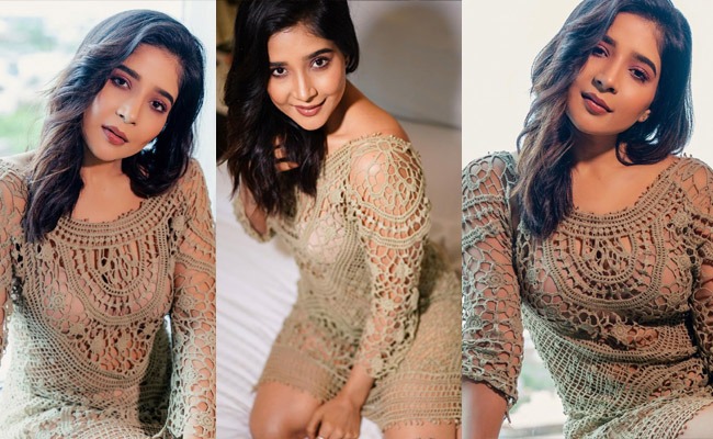 Pics: Miss Agarwal's Luscious Leg Show