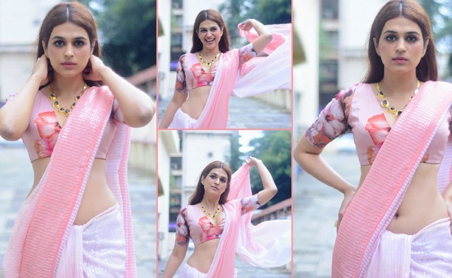 Pics: Navel Blast In Pink Saree