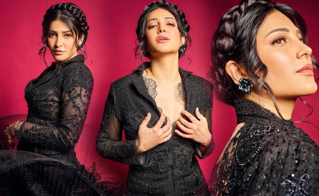 pHOTo Gallery: Shruthi's Sensuous Skin Show