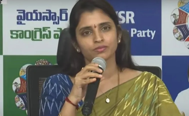 Anchor Shyamala turns active in YSRCP