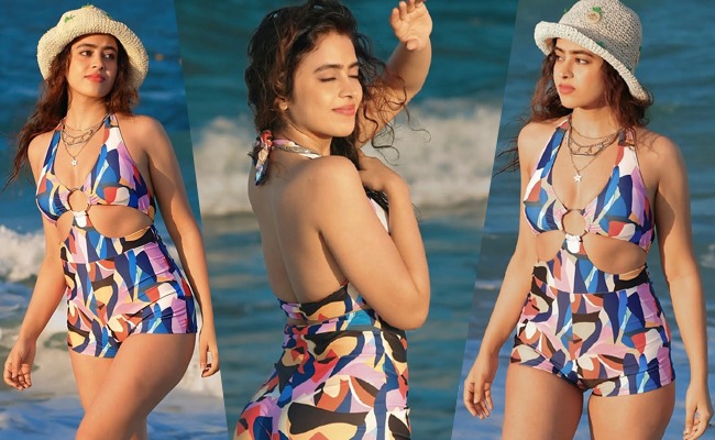 pHOTo Gallery: Shobhita Stuns In Bold Bikini Look