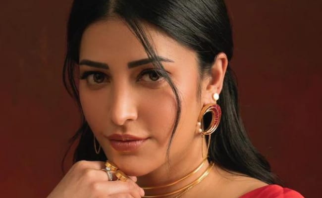 Shruti not in Dacoit due to dates issue!