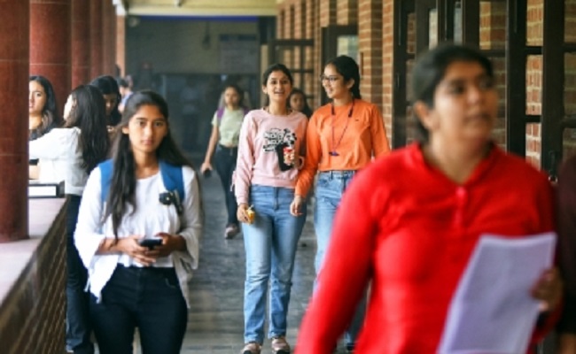 UK's Foreign Student Policy Backfires: Indian Enrollments Drops 20%