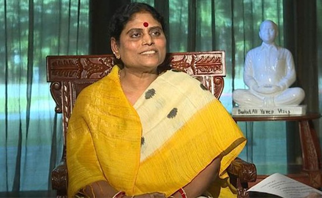 Vijayamma to hold meeting in Hyderabad: What's up?