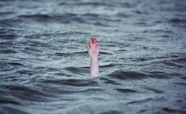 T'gana woman jumps into dam with three children