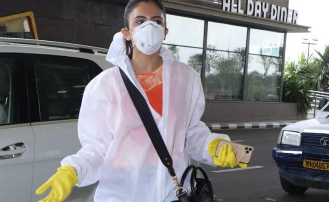 Rakul Preet Singh travels to Delhi fully covered up