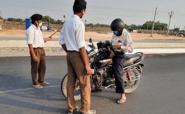 Pics of RSS men manning checkpoint near Hyd spark row