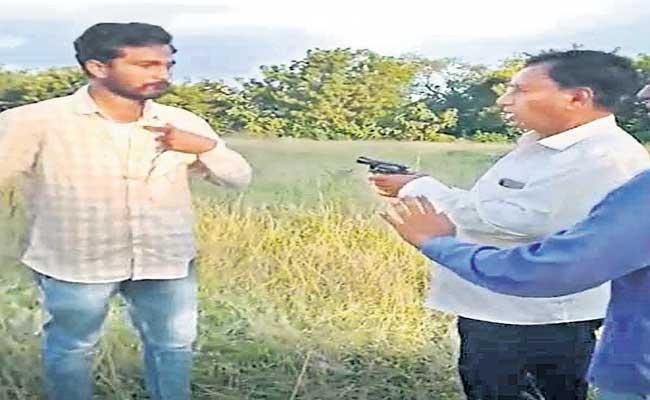 Ex AP min threatens construction workers with revolver