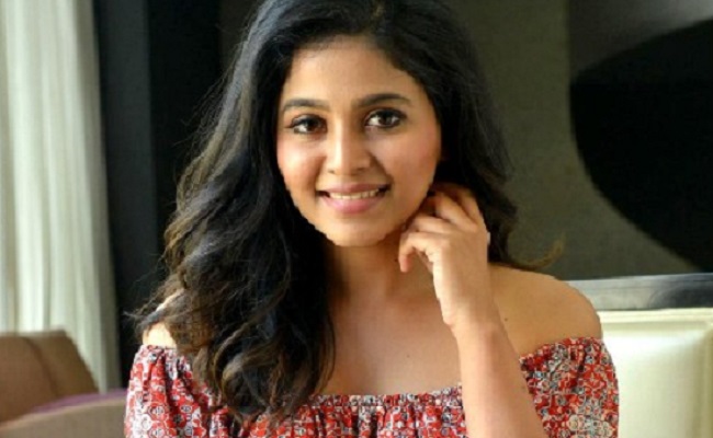 Anjali gets a Chance with Ram Charan