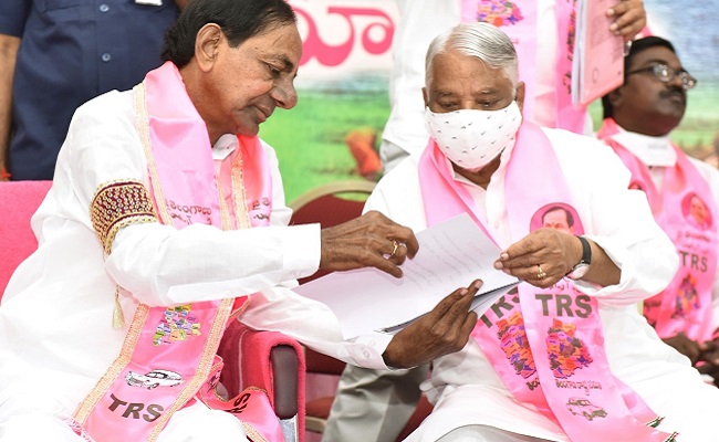 Telangana CM KCR rules out change in leadership